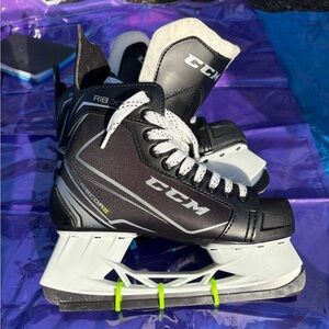 CCM unisex skates